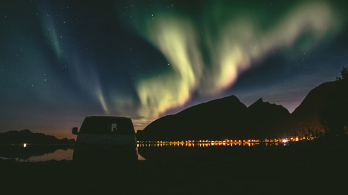 Campen unter Nordlichtern in Norwegen